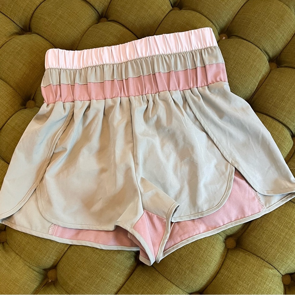 New In small women’s gym shorts lined 101S
